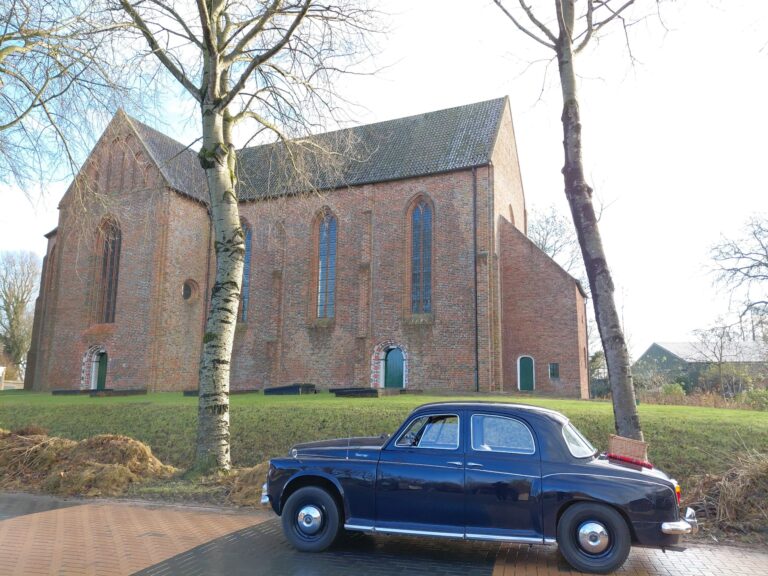 Oldtimer rit langs orgels — sport in Delfzijl